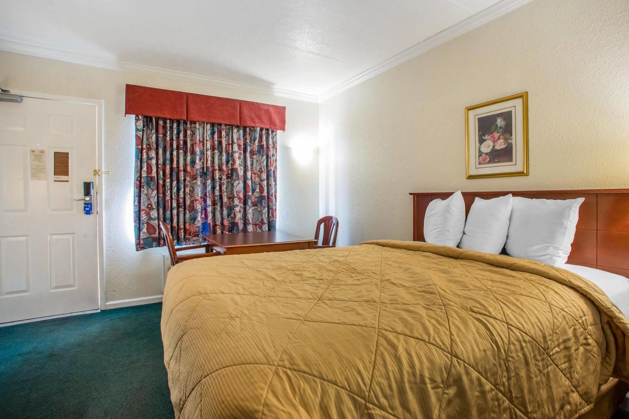 Hometowne Studios By Red Roof Egg Harbor-Atlantic City Airport เอ้กฮาร์เบอร์ ทาวน์ชิป ภายนอก รูปภาพ